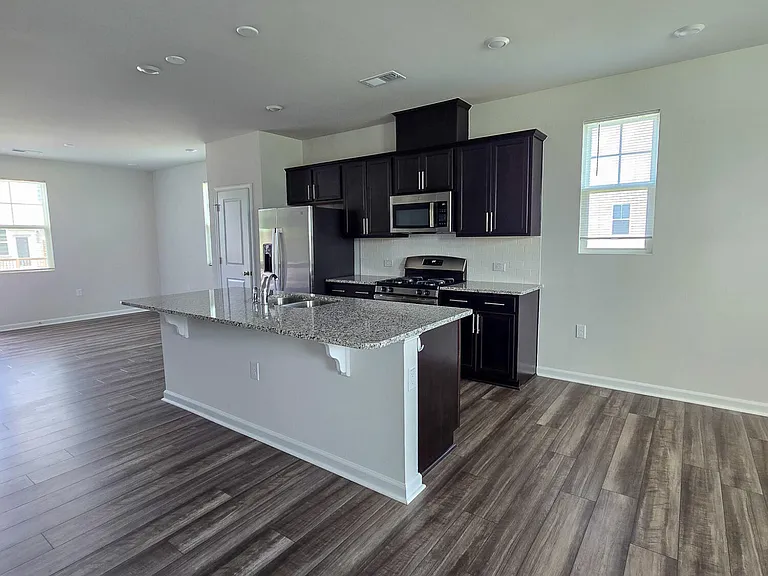 2431 Kasota Ln — Photo 13