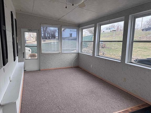 4th image of 3207 Glenn Ave