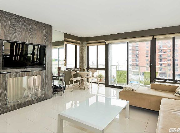 4th image of 170 W Broadway APT 4G