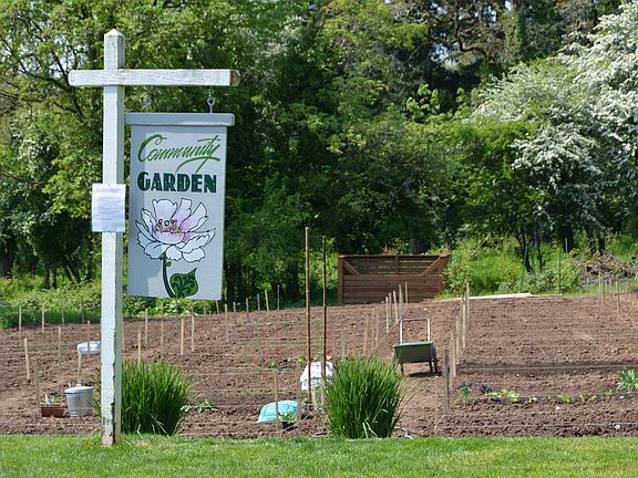 Community Garden at Waverley Greens Apartments FREE for re