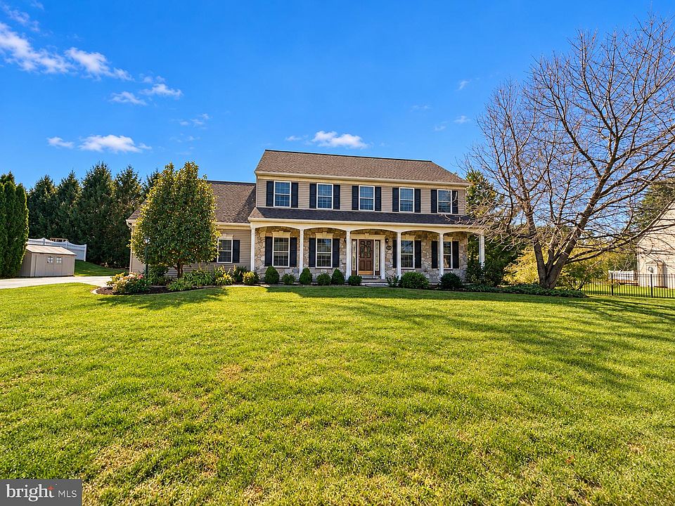 1st image of 502 Stonebridge Dr