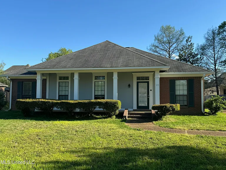 113 Oak Ridge Cir — Photo 1