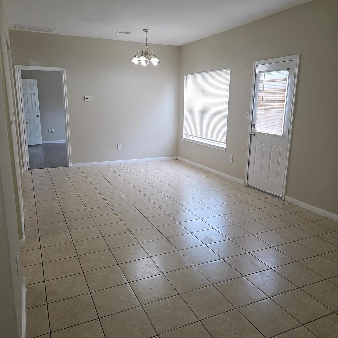 4 bed, 3.5 bath, 1714 sqft, $1,775 — Photo 4