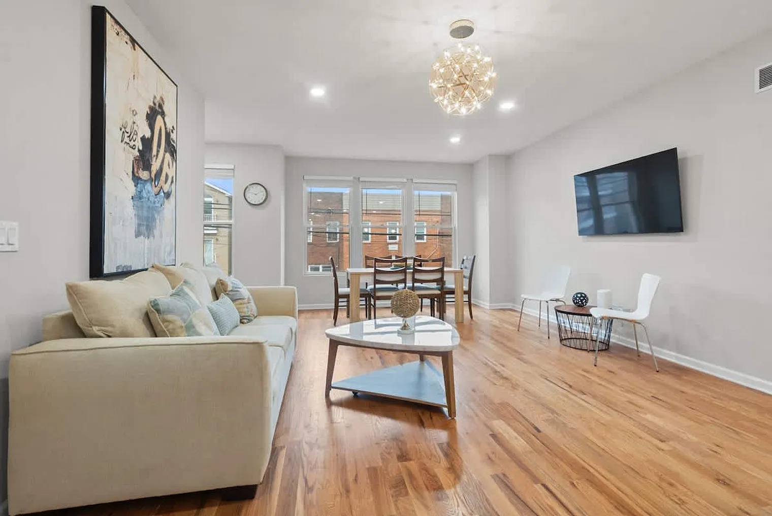 4 bed, 2.0 bath, 2497 sqft, $9,107 — Photo 3