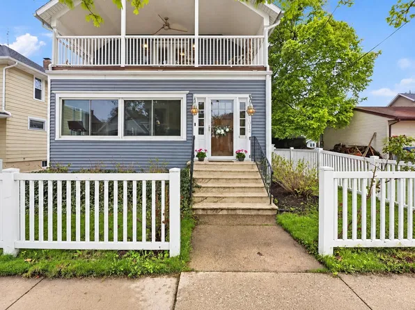 1012 Pearl St, Saint Joseph, MI 49085