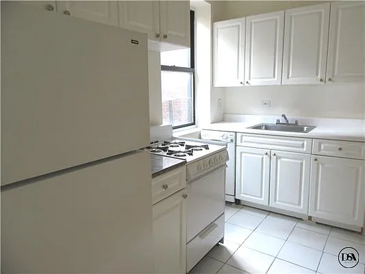 Rented by DSA Realty | media 10