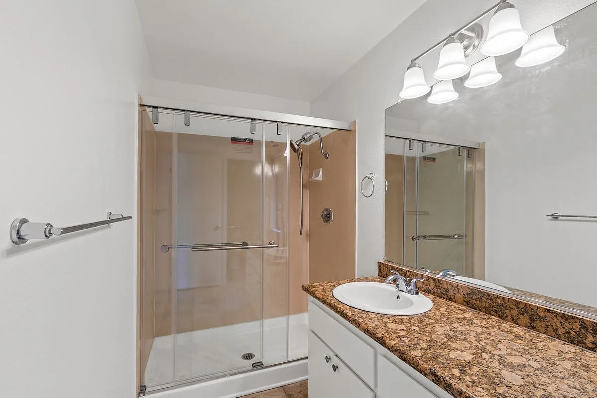 3 bed, 2.0 bath, 1199 sqft, $3,500 — Photo 3