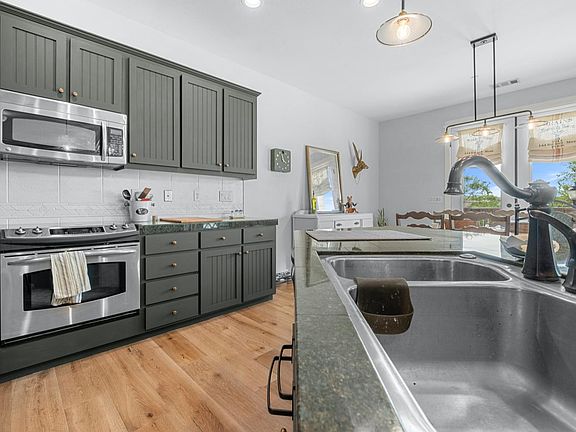 3rd image of 225 Stone St