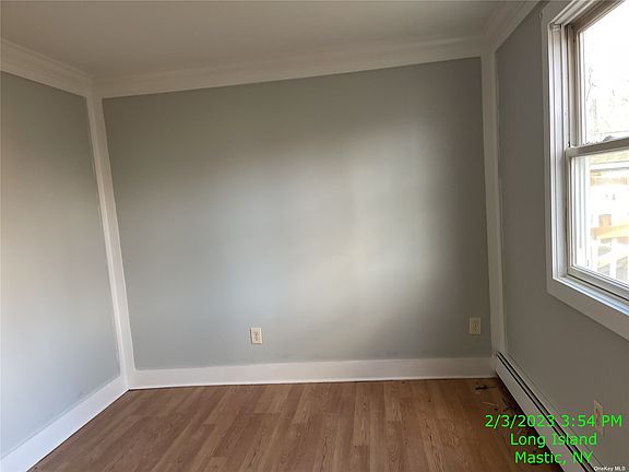 5th image of 117 Patchogue Ave