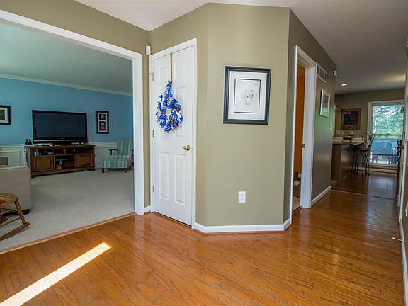 3rd image of 1004 Kimbolton Dr