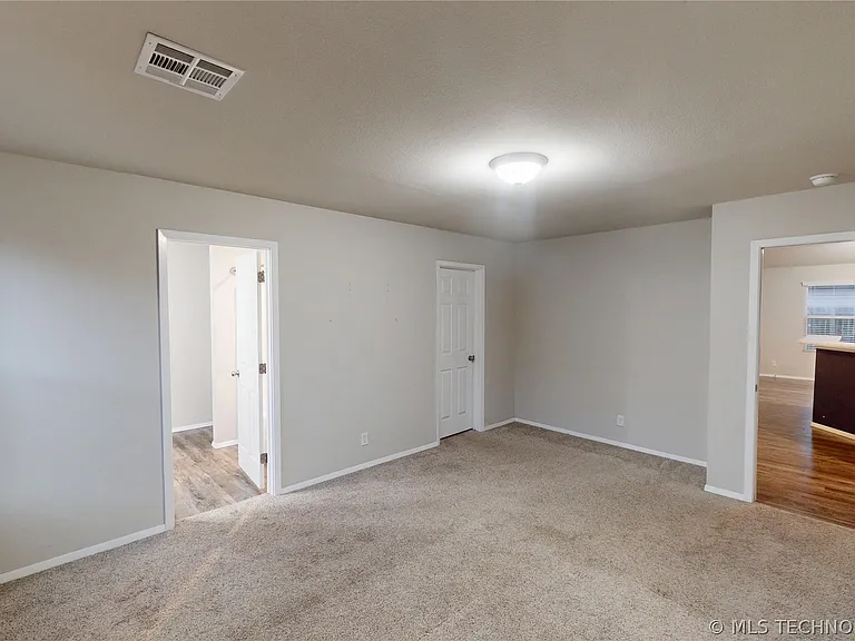 1240 E Richmond St — Photo 12