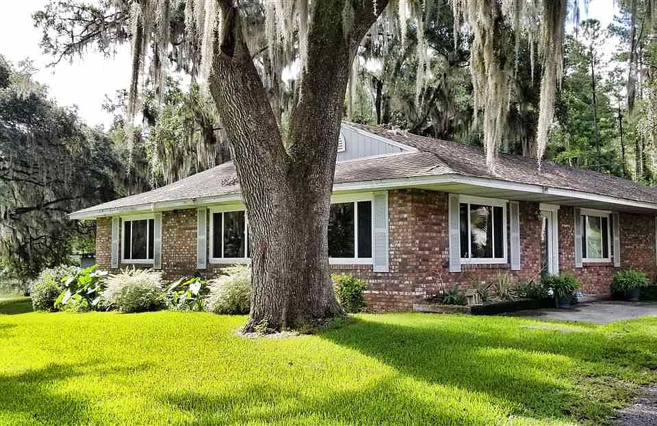 1st image of 291 NE Live Oak Trl