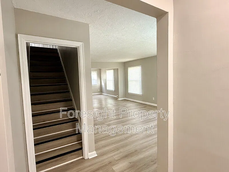 4 bed, 2.0 bath, 1552 sqft, $2,300 — Photo 2