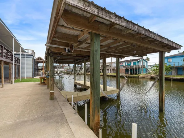 33 Lakeside Dr, Hitchcock, TX 77563