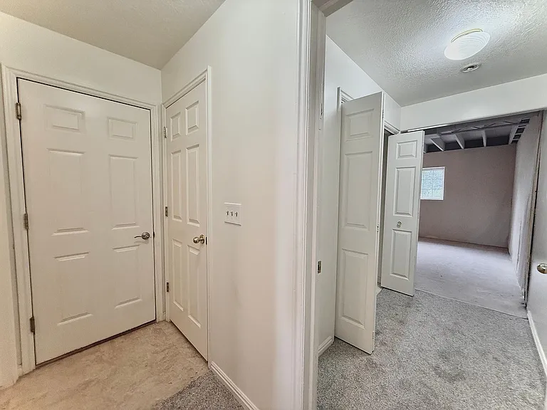 1080 E Elgin Ave — Photo 28