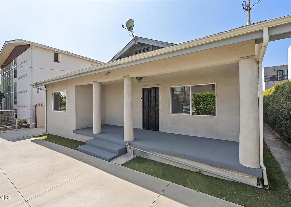 1209 N Kingsley Dr