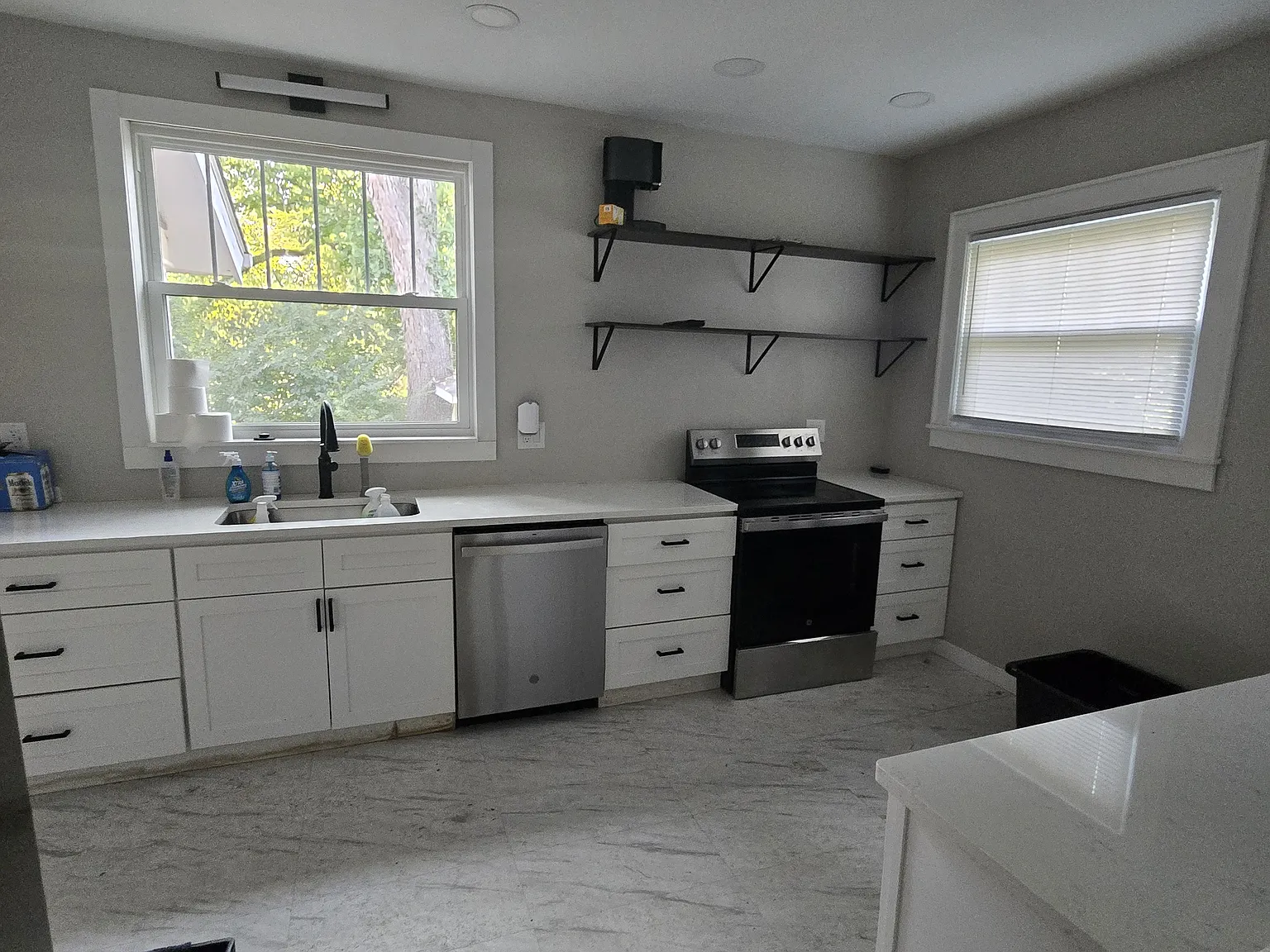 1 Bennetts Point Dr — Photo 1