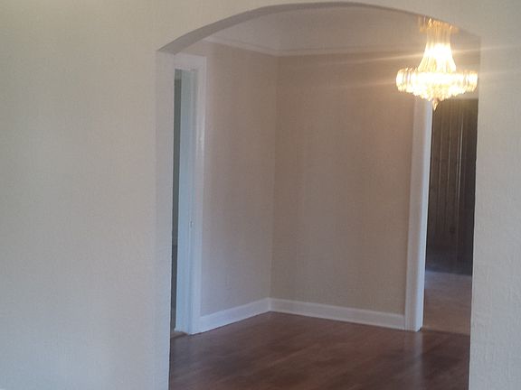 5th image of 755 Huron St