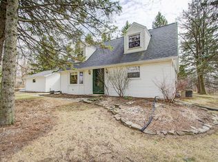 1116 W Devonshire Rd, Delafield, WI 53018