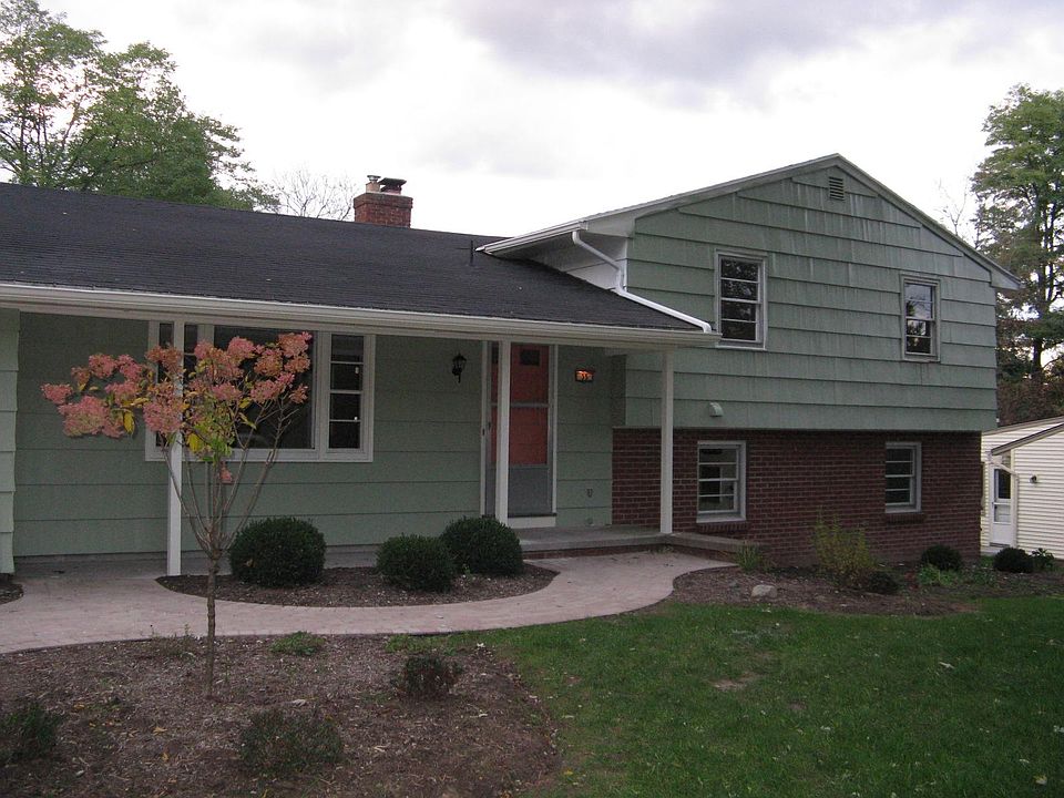 1st image of 35 Smallwood Dr