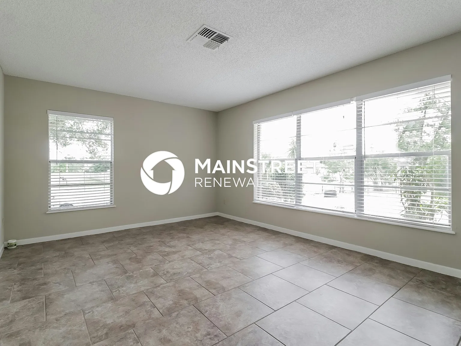 516 Bounty Ave NE — Photo 2