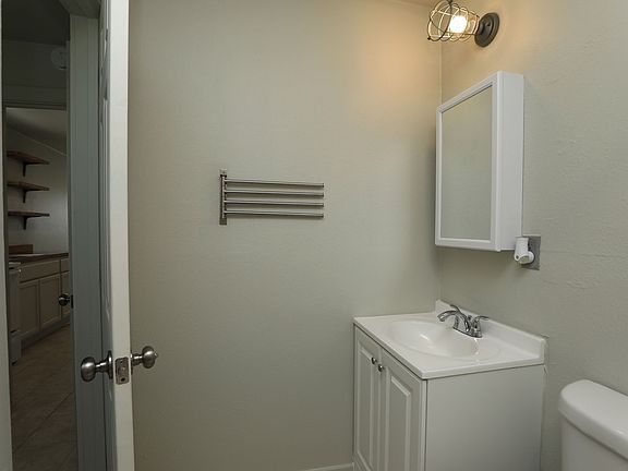 5th image of 505 1/2 E 32nd St #7f1fa5b1a