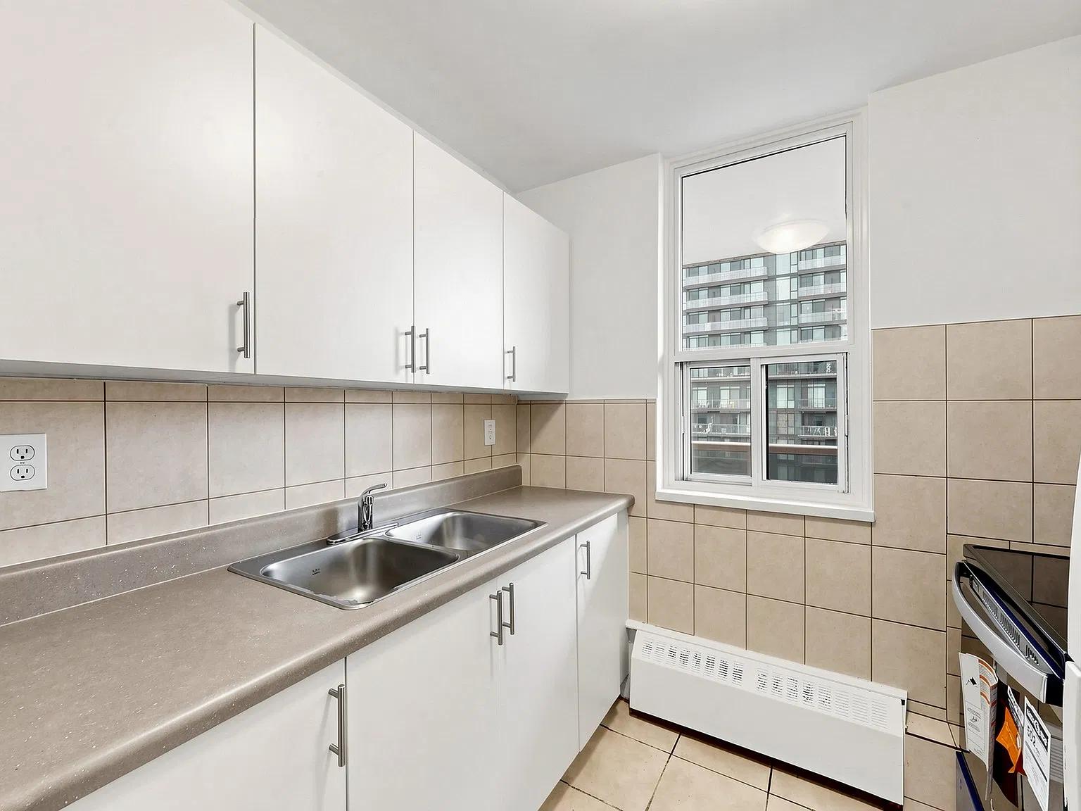120 Dundas Street East — Photo 2