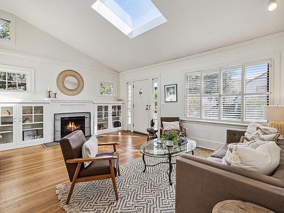 5th image of 34 Walnut Avenue