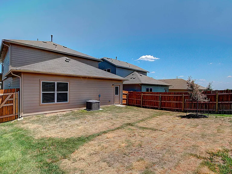10404 Hatton Ln — Photo 25