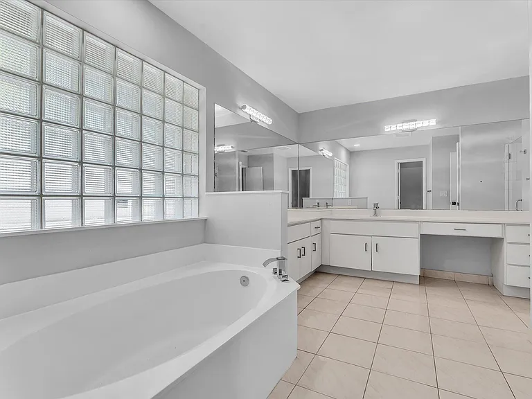 10434 NW 6th Ct — Photo 23