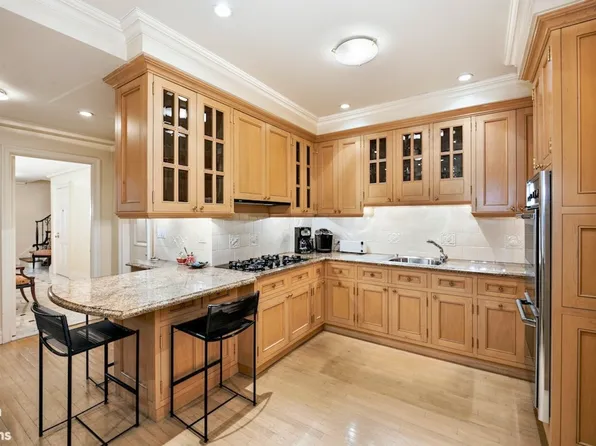 447 East 57th Street image 9 of 19