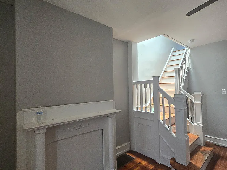 1249 N Alden St — Photo 14