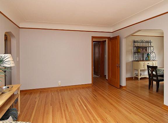 4th image of 1034 Hall Ave