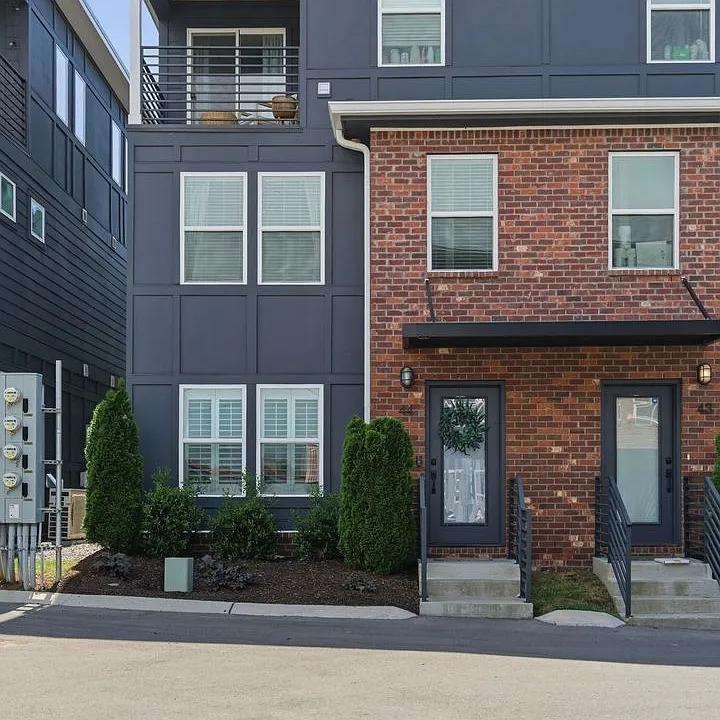 102 Duke St #44