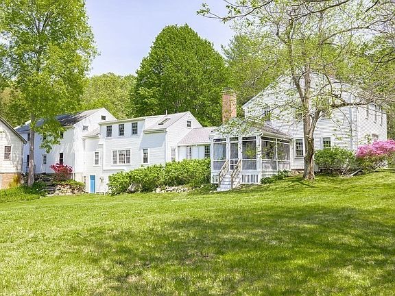 4th image of 69 Forest St