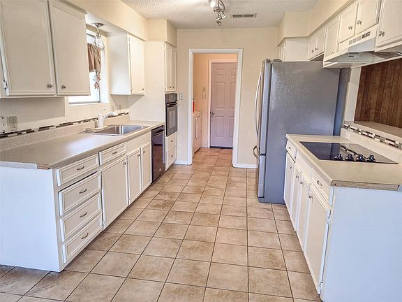 3rd image of 518 Walnut St
