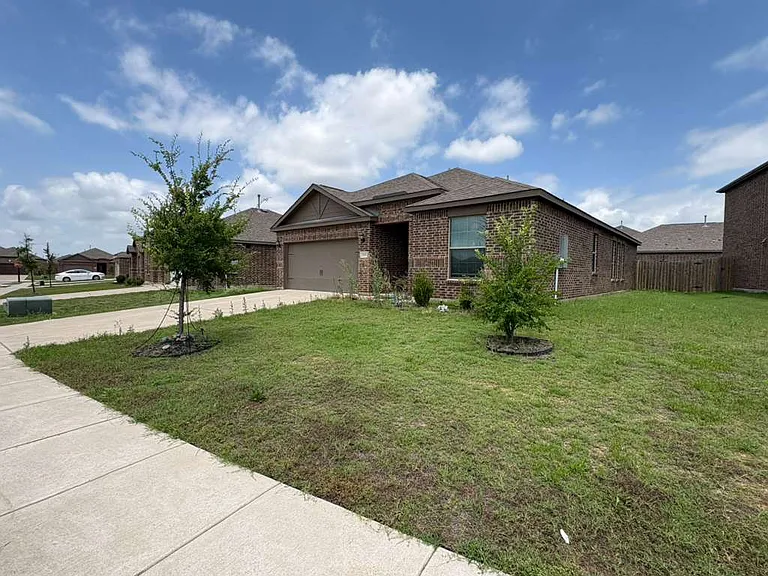 408 Zimmet Dr — Photo 4