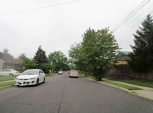 5th image of 432 Longwood Ave