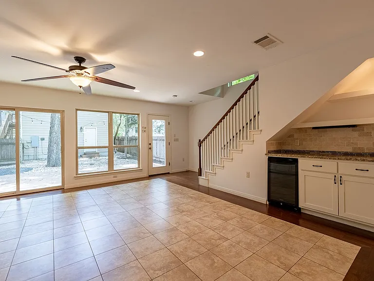 2217 Holly St — Photo 6