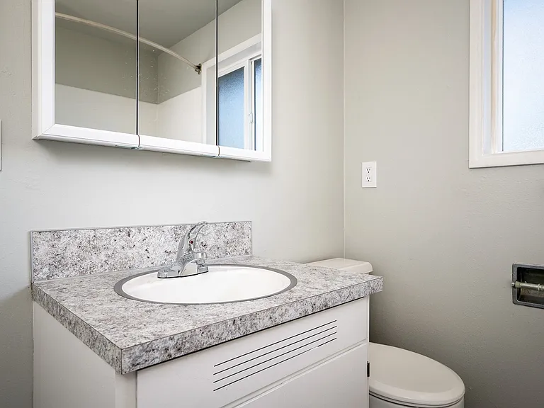 The Avery | Bathroom