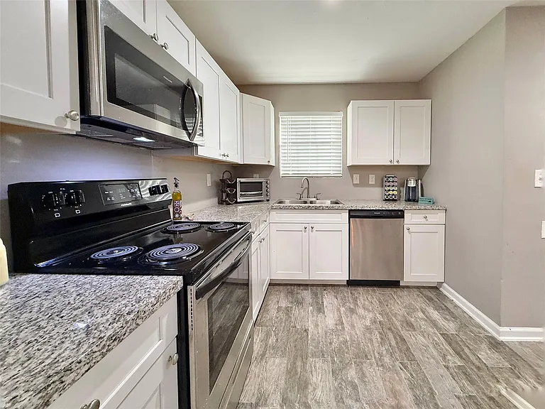 3487 Balboa Cir — Photo 21