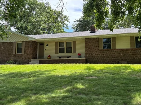 4002 Nation Rd, Salem, IL 62881