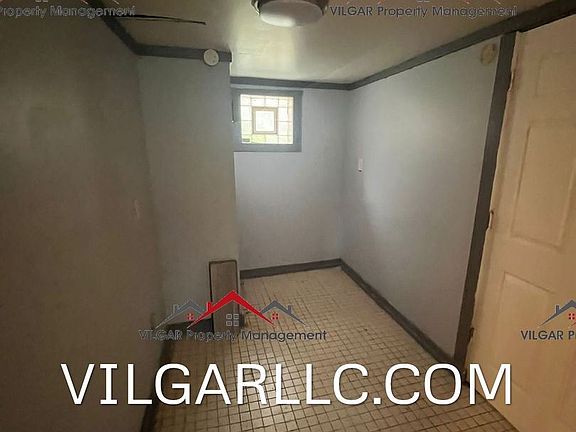4th image of 3910 Deodar St #11313901