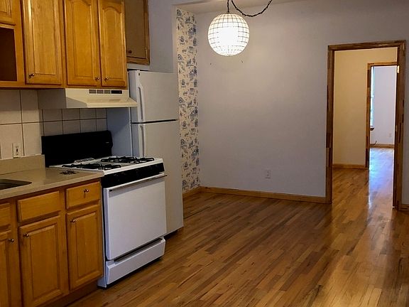 4th image of 158 Bedford Ave APT 2R
