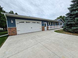 900 E 13th St, Saint Charles, MN 55972