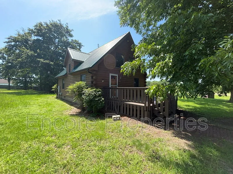 2 bed, 1.5 bath, $1,400 — Photo 2