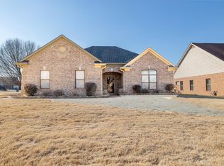 10 Abbey Rd, Oakland, TN 38060