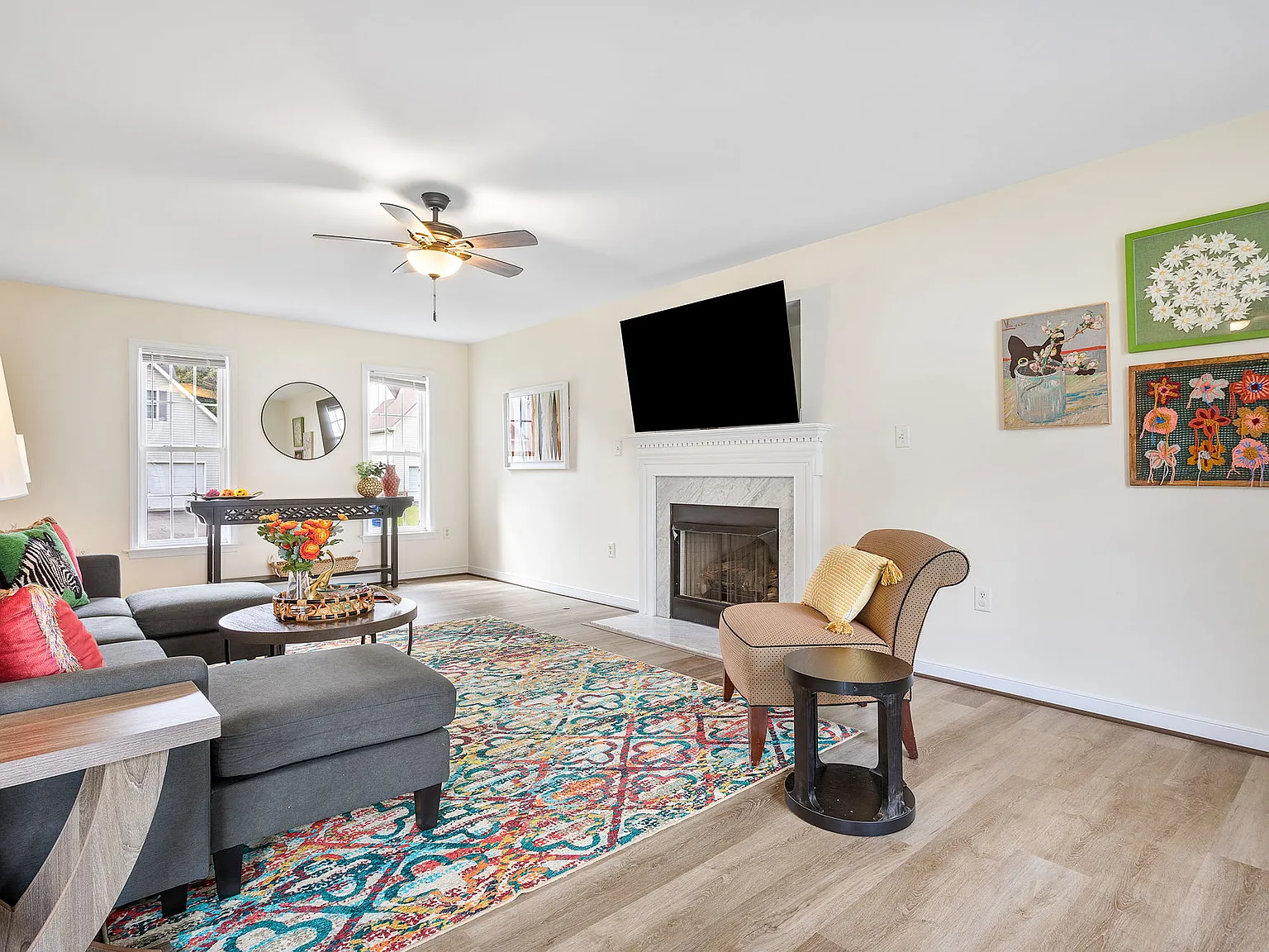 4 bed, 2.5 bath, 2250 sqft, $4,500 — Photo 2
