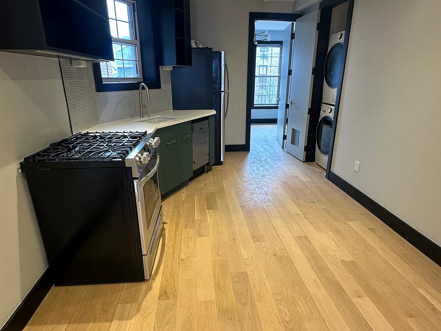 2 bed, 850 sqft, $2,700 — Photo 3