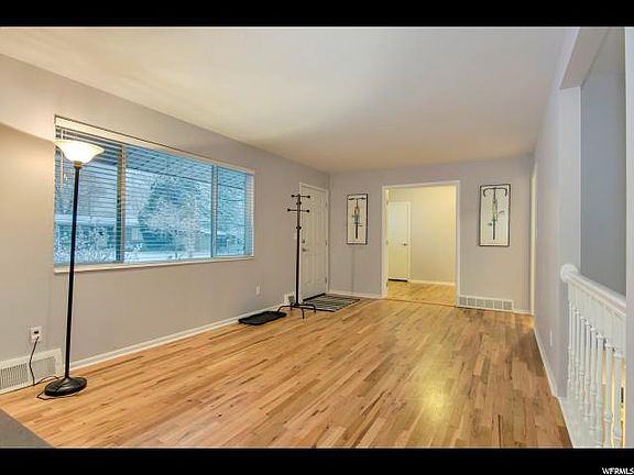 3rd image of 1601 E Fuller Dr